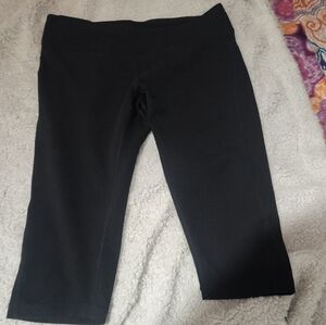 Women's Black Cropped Leggings